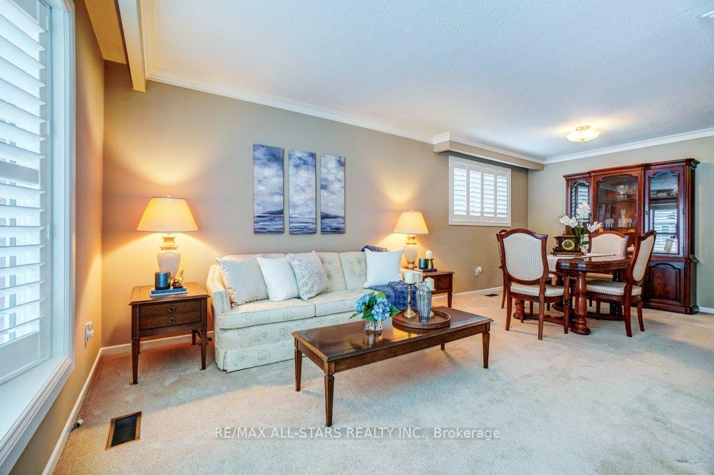 Photo 4 of 214 Bowman Avenue, Whitby, Blue Grass Meadows — HOMEH