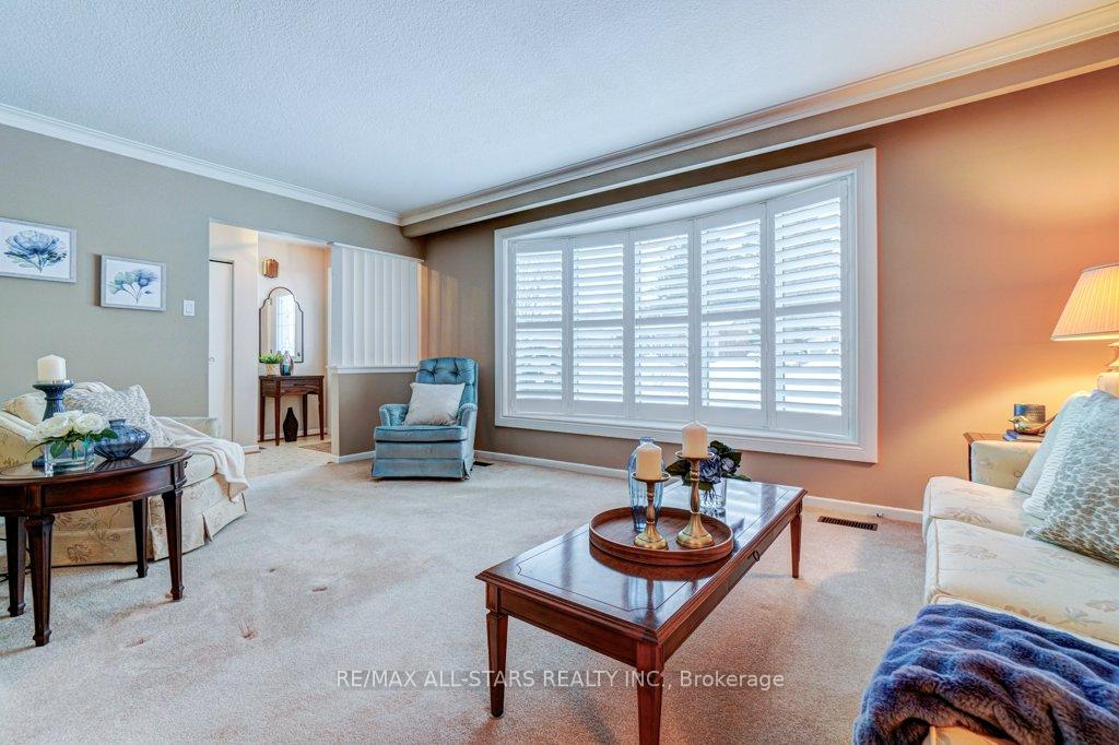 Photo 7 of 214 Bowman Avenue, Whitby, Blue Grass Meadows — HOMEH