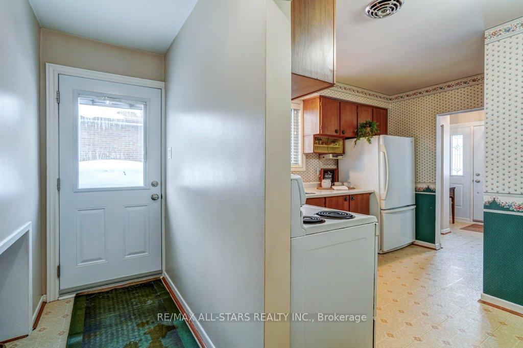 Photo 17 of 214 Bowman Avenue, Whitby, Blue Grass Meadows — HOMEH