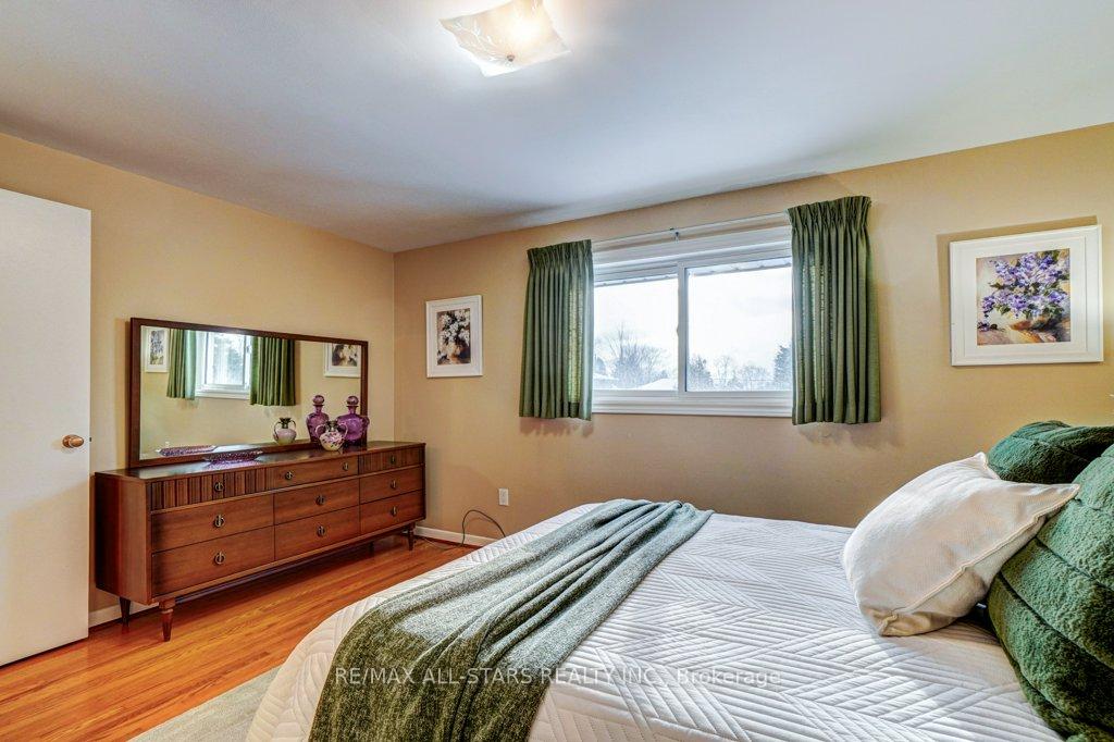 Photo 21 of 214 Bowman Avenue, Whitby, Blue Grass Meadows — HOMEH