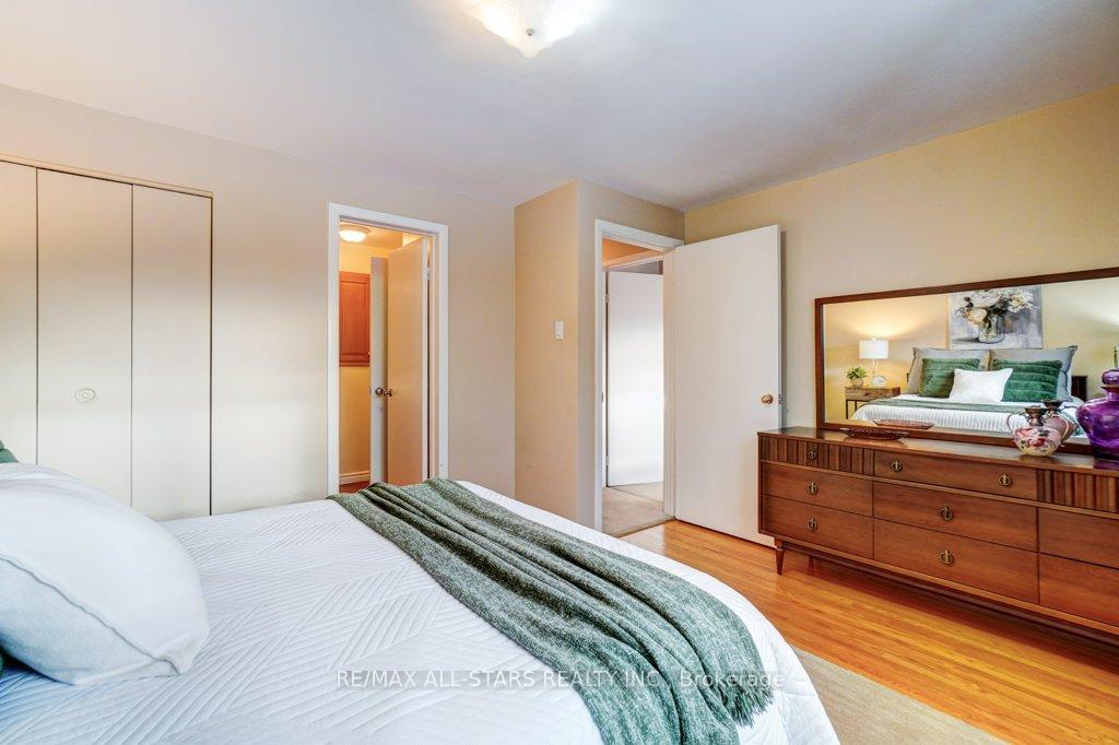 Photo 22 of 214 Bowman Avenue, Whitby, Blue Grass Meadows — HOMEH