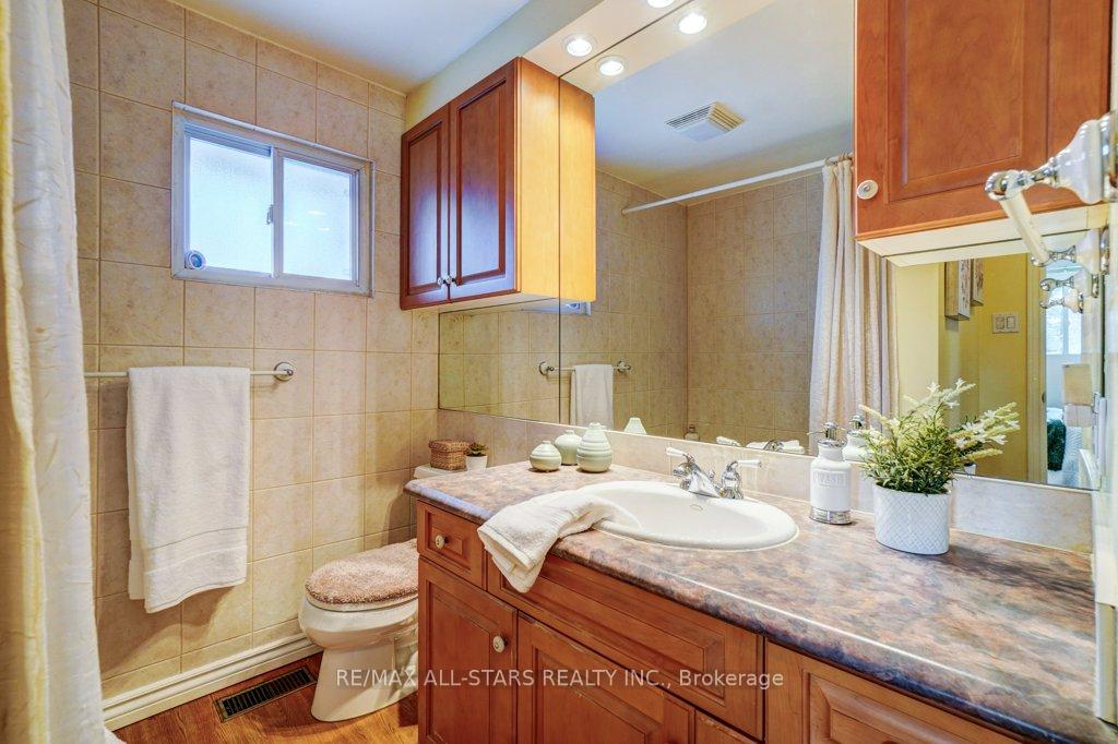 Photo 23 of 214 Bowman Avenue, Whitby, Blue Grass Meadows — HOMEH