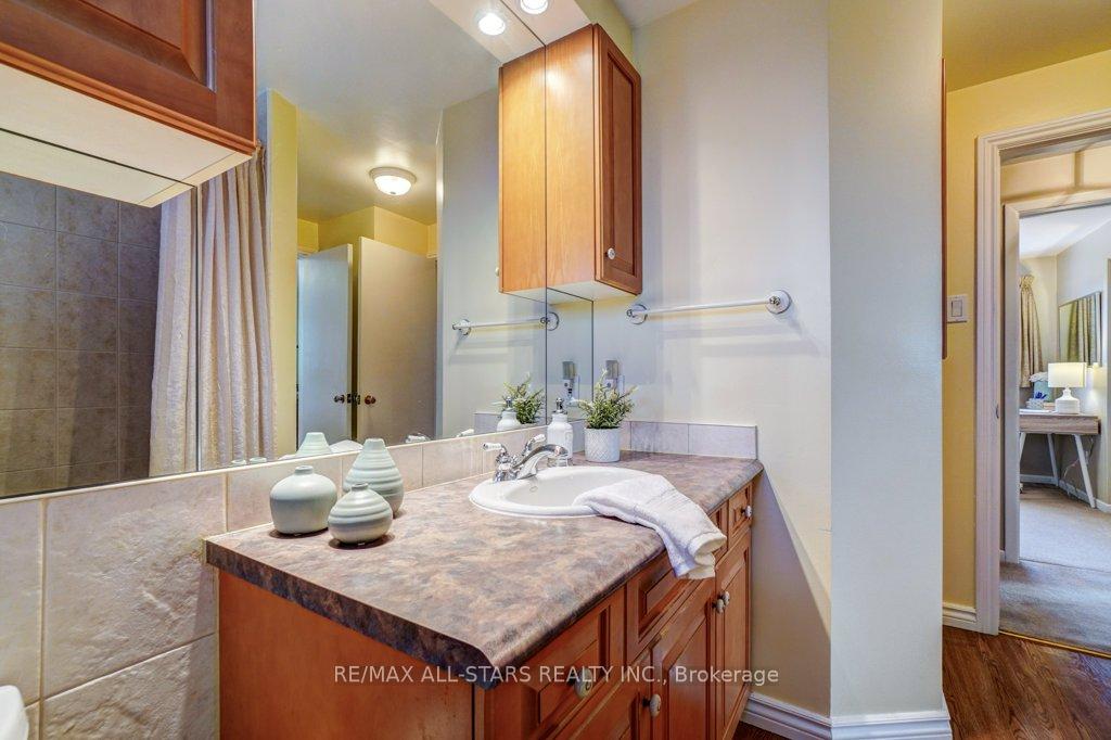 Photo 25 of 214 Bowman Avenue, Whitby, Blue Grass Meadows — HOMEH