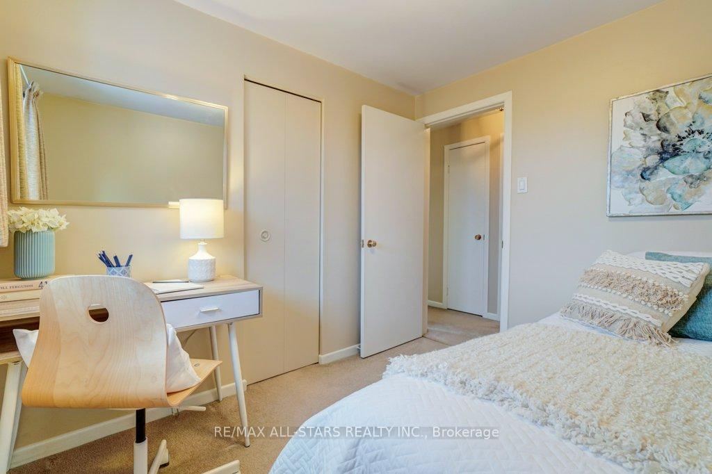 Photo 27 of 214 Bowman Avenue, Whitby, Blue Grass Meadows — HOMEH