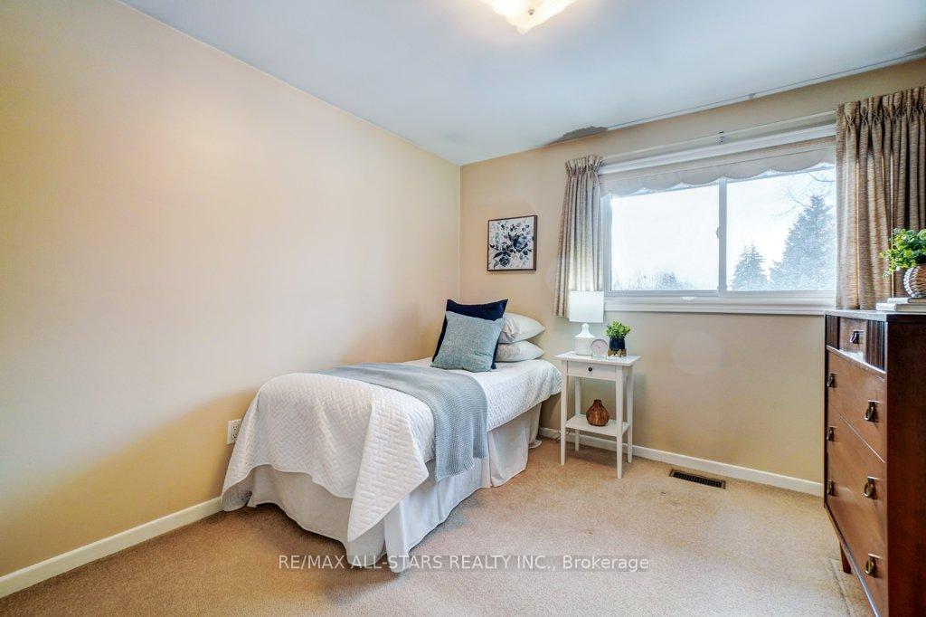 Photo 29 of 214 Bowman Avenue, Whitby, Blue Grass Meadows — HOMEH