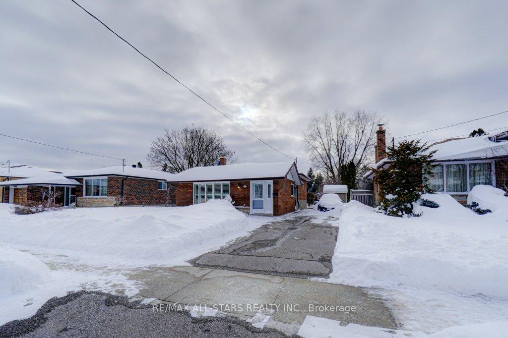 Photo 41 of 214 Bowman Avenue, Whitby, Blue Grass Meadows — HOMEH