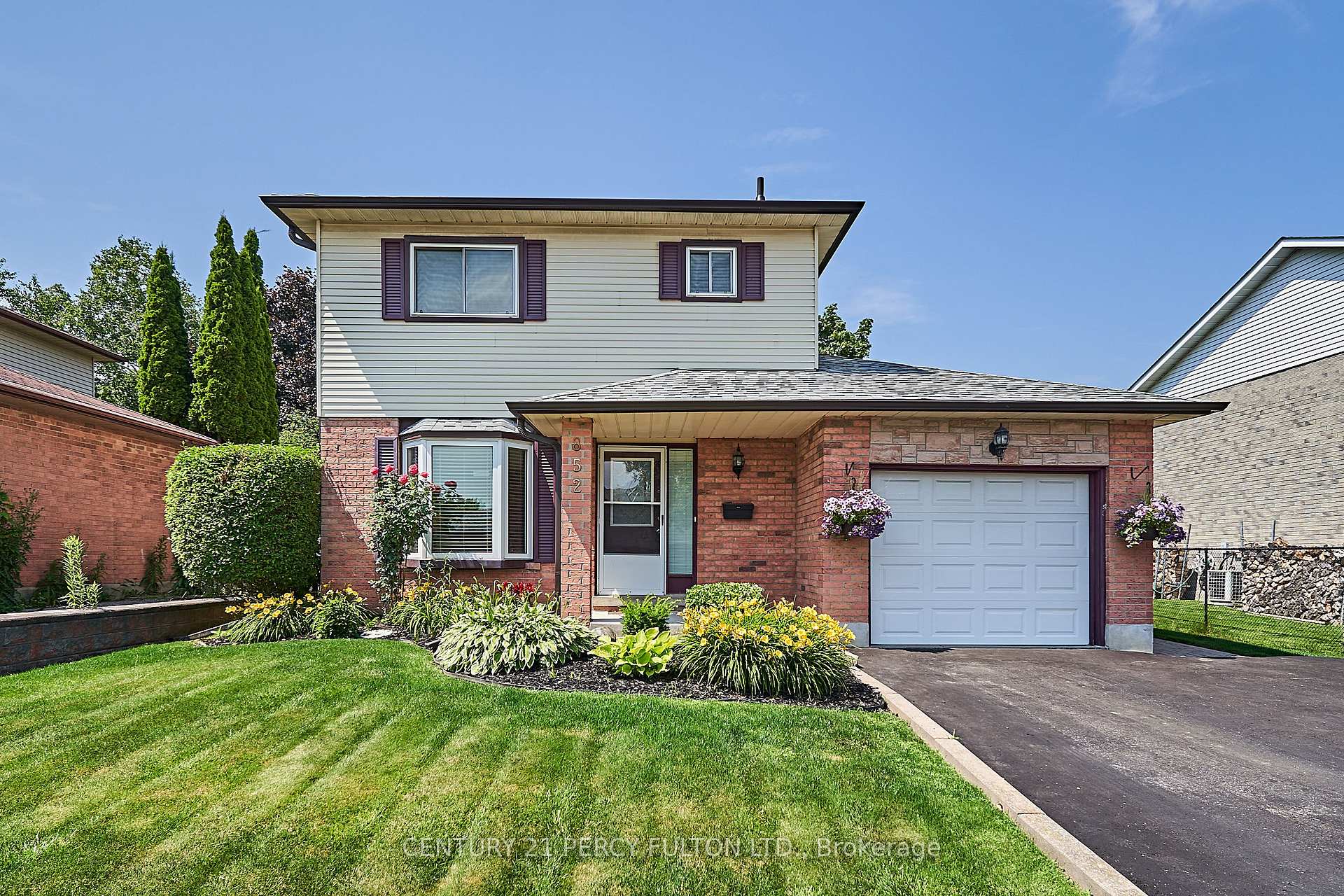 Photo 1 of 852 Copperfield Drive, Oshawa, Eastdale — HOMEH