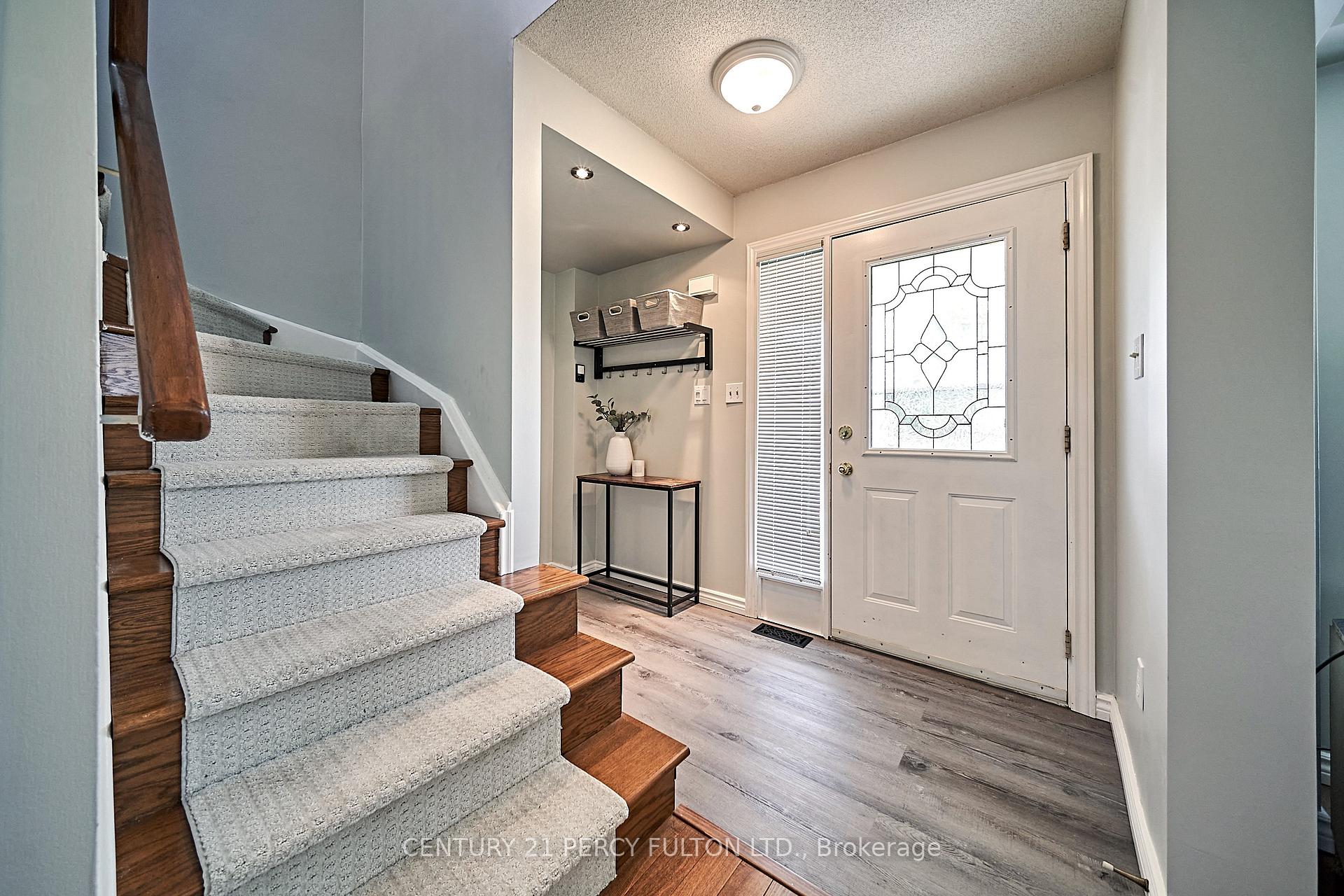 Photo 4 of 852 Copperfield Drive, Oshawa, Eastdale — HOMEH