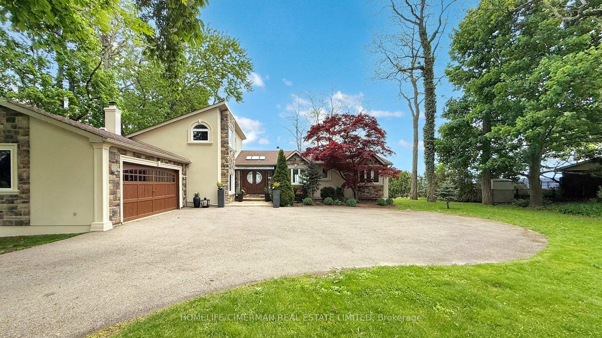 Front of 3346 Lakeshore Road W