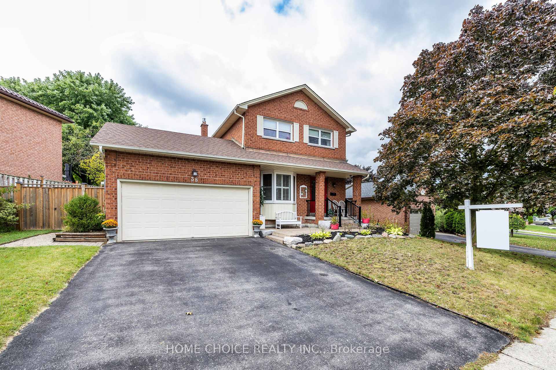 Photo 1 of 38 Canadian Oaks Drive, Whitby, Blue Grass Meadows — HOMEH