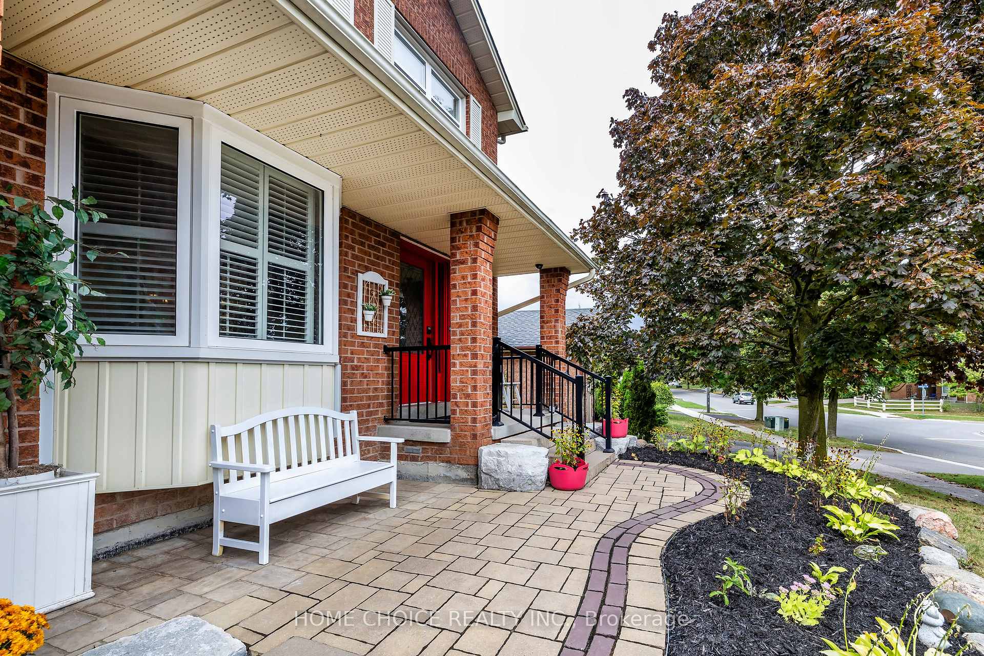 Photo 3 of 38 Canadian Oaks Drive, Whitby, Blue Grass Meadows — HOMEH