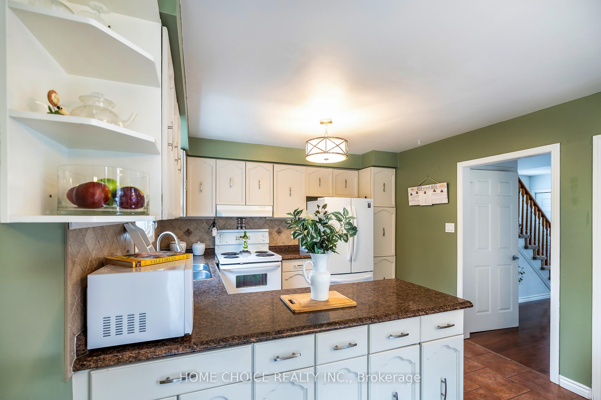 Photo 6 of 38 Canadian Oaks Drive, Whitby, Blue Grass Meadows — HOMEH
