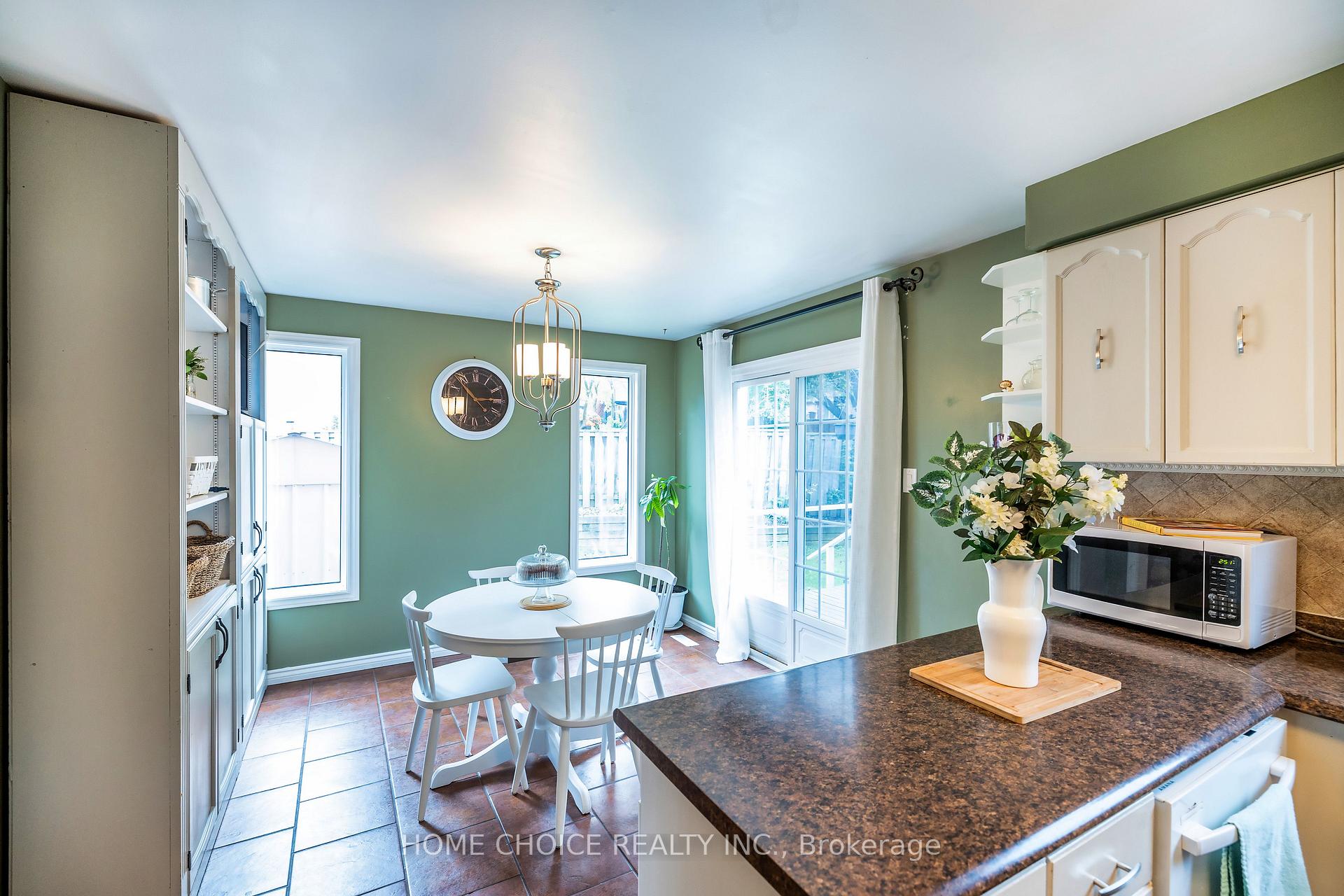 Photo 8 of 38 Canadian Oaks Drive, Whitby, Blue Grass Meadows — HOMEH