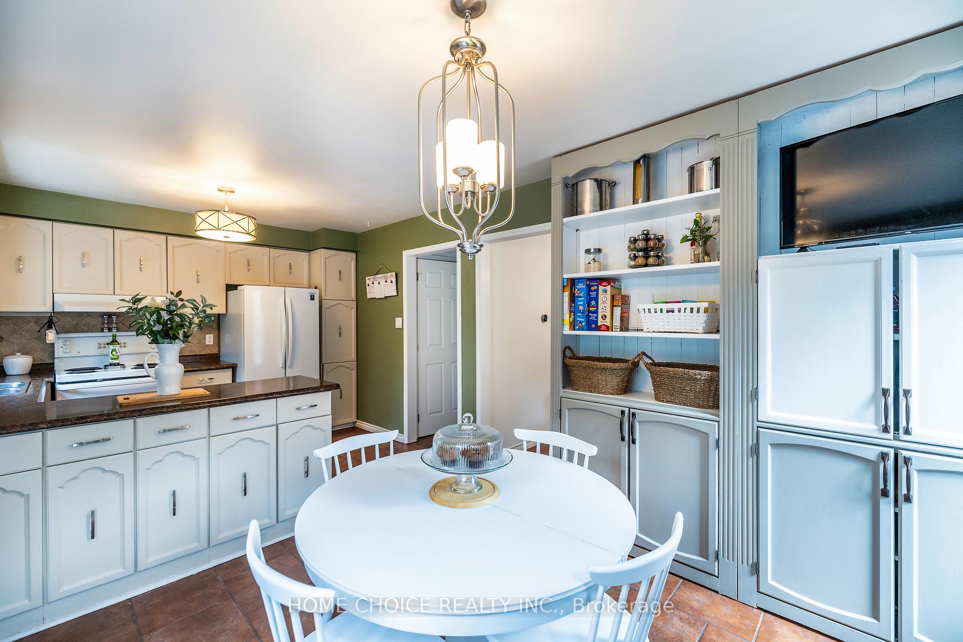 Photo 9 of 38 Canadian Oaks Drive, Whitby, Blue Grass Meadows — HOMEH