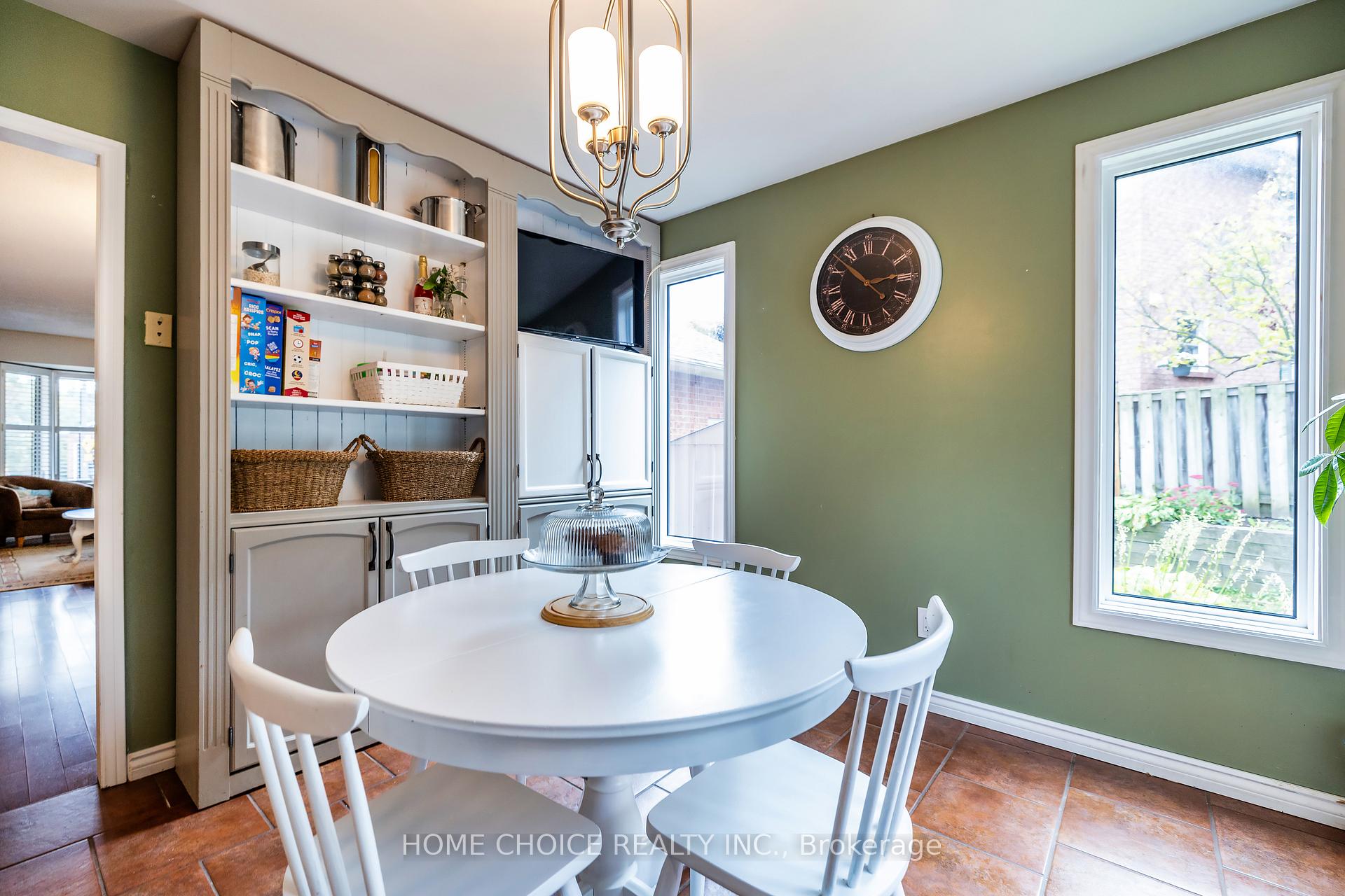 Photo 11 of 38 Canadian Oaks Drive, Whitby, Blue Grass Meadows — HOMEH