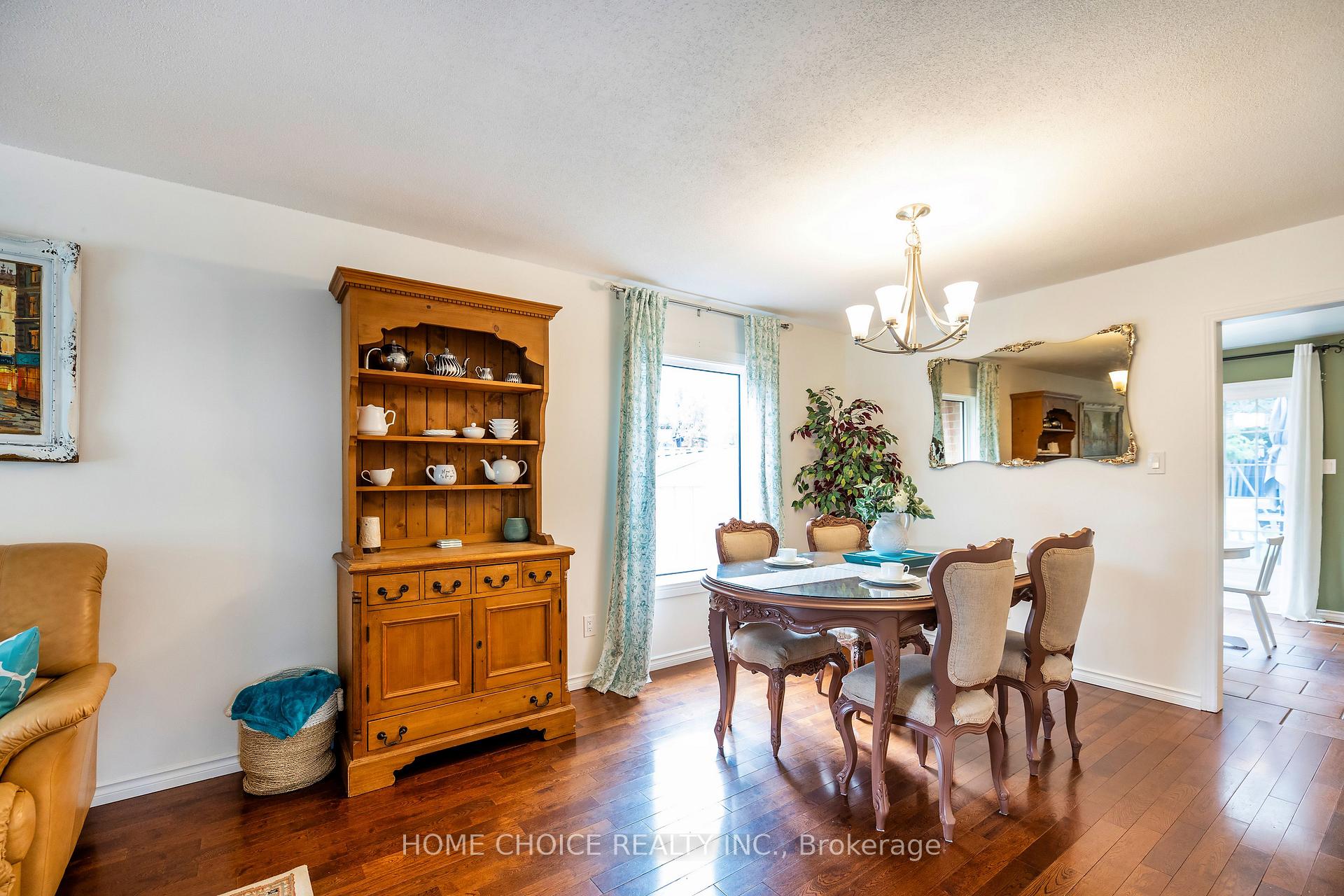 Photo 12 of 38 Canadian Oaks Drive, Whitby, Blue Grass Meadows — HOMEH