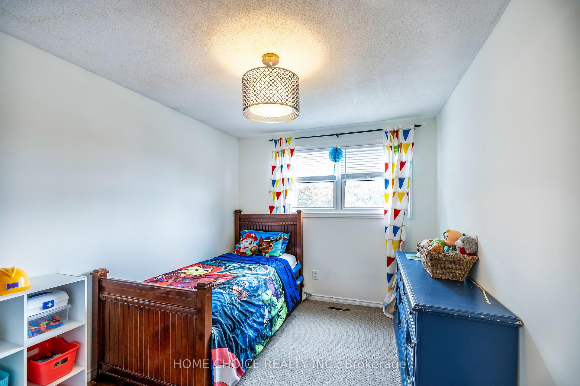 Photo 20 of 38 Canadian Oaks Drive, Whitby, Blue Grass Meadows — HOMEH