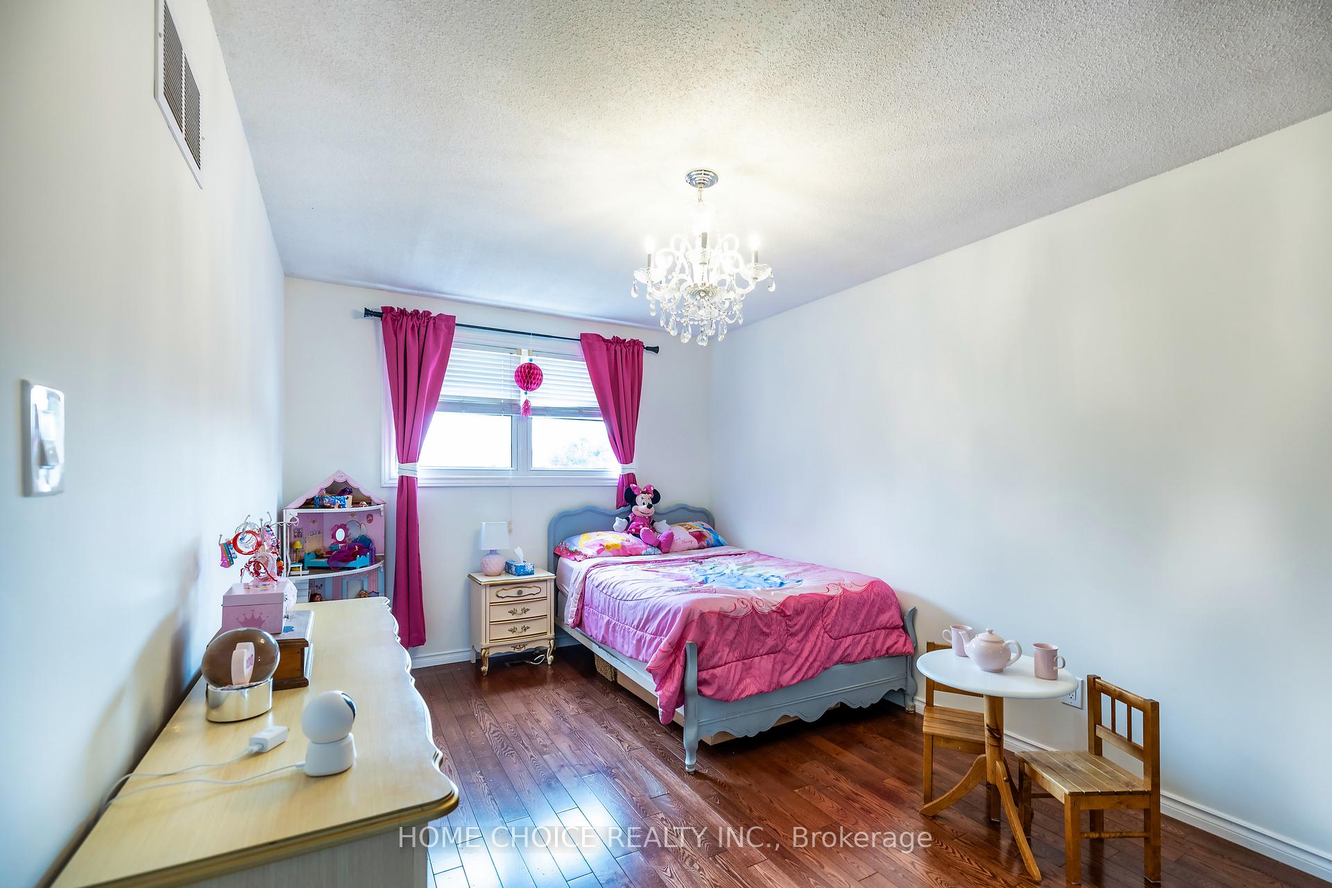 Photo 21 of 38 Canadian Oaks Drive, Whitby, Blue Grass Meadows — HOMEH