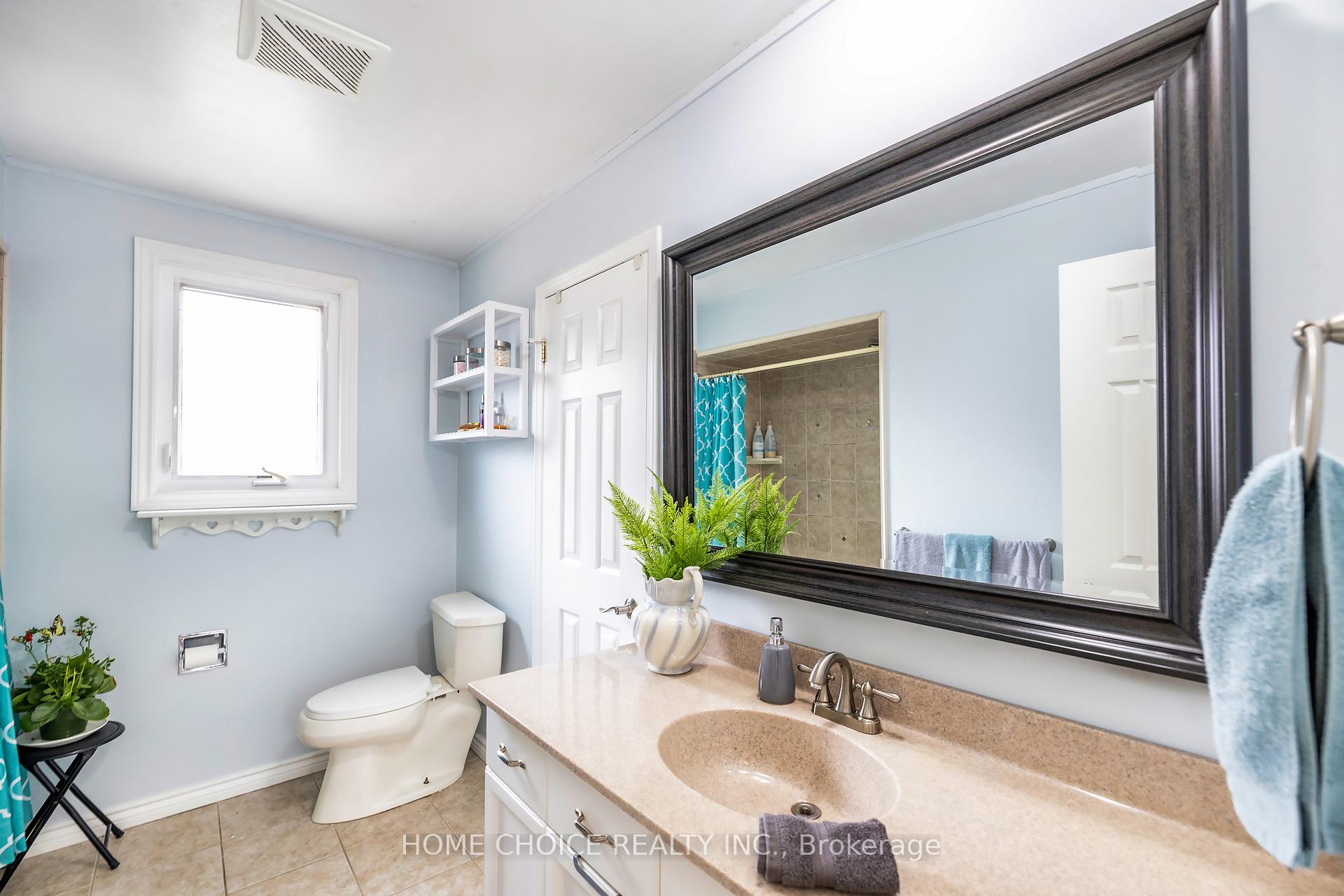 Photo 22 of 38 Canadian Oaks Drive, Whitby, Blue Grass Meadows — HOMEH