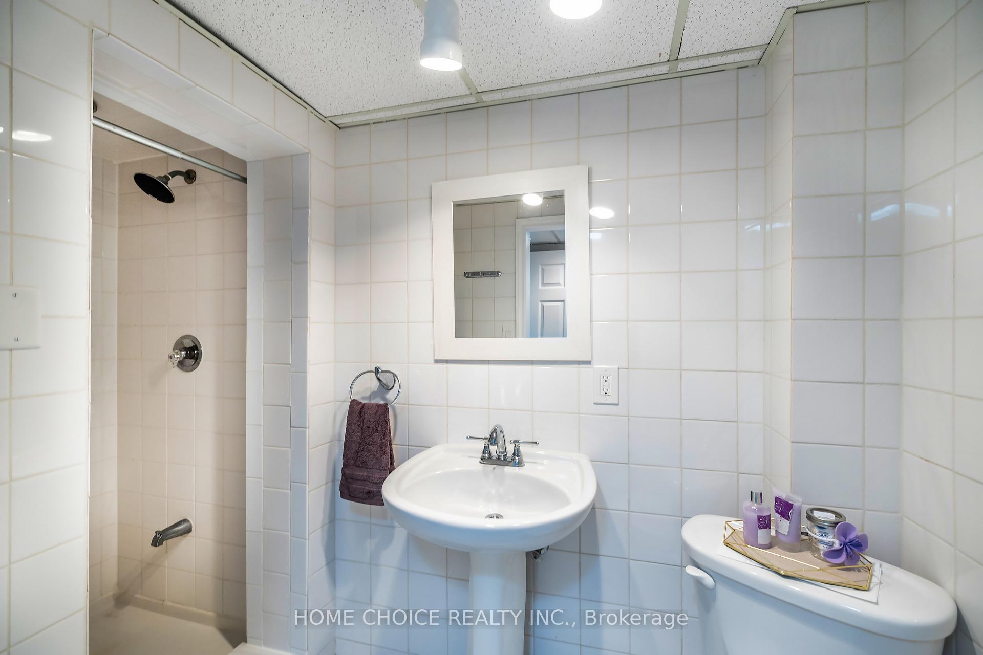 Photo 25 of 38 Canadian Oaks Drive, Whitby, Blue Grass Meadows — HOMEH