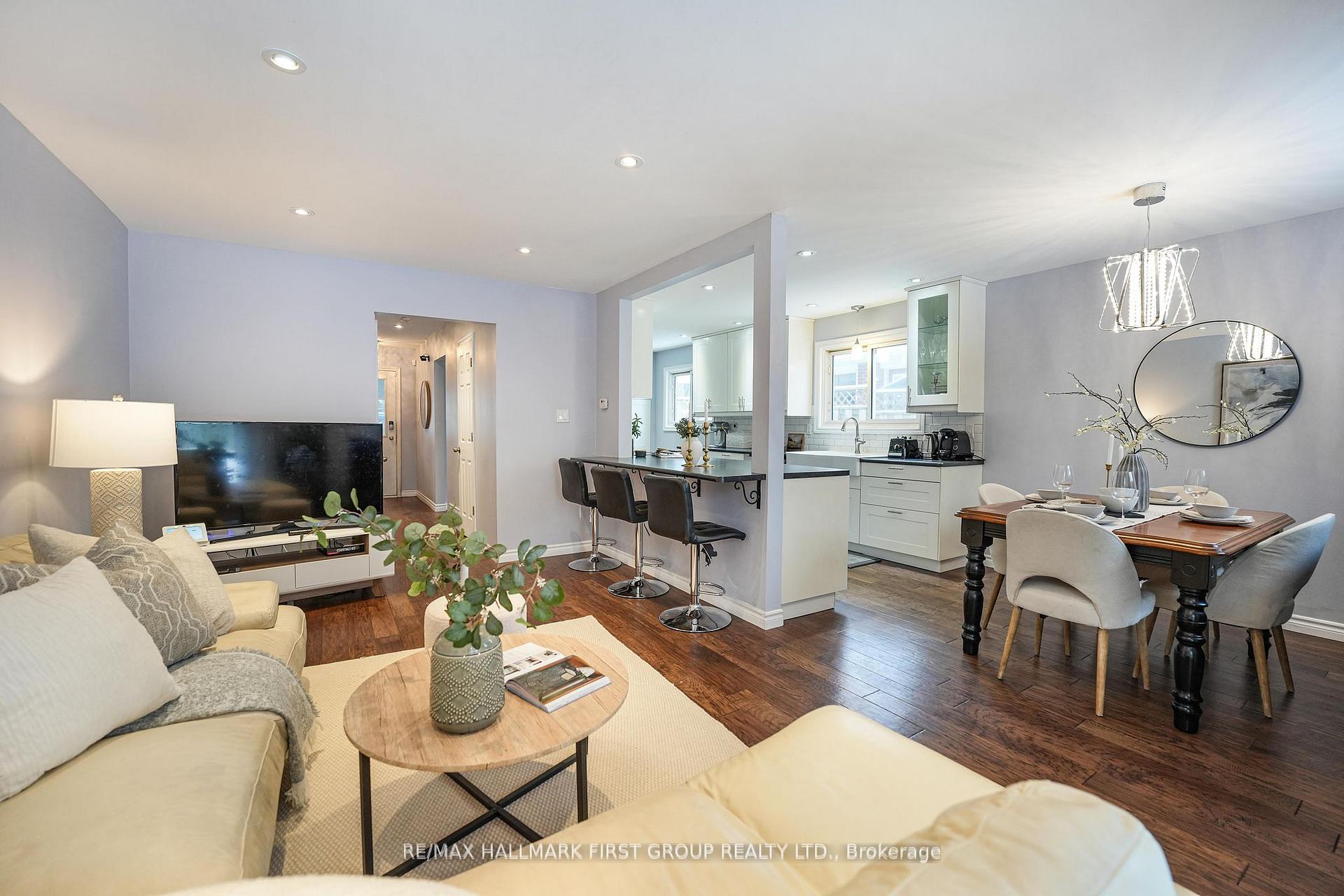 Photo 4 of 566 Berwick Crescent, Oshawa, McLaughlin — HOMEH