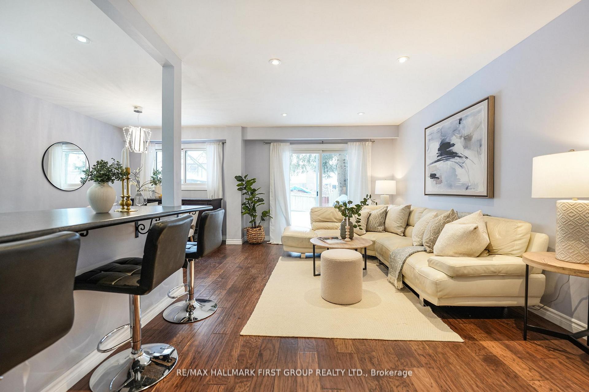 Photo 5 of 566 Berwick Crescent, Oshawa, McLaughlin — HOMEH
