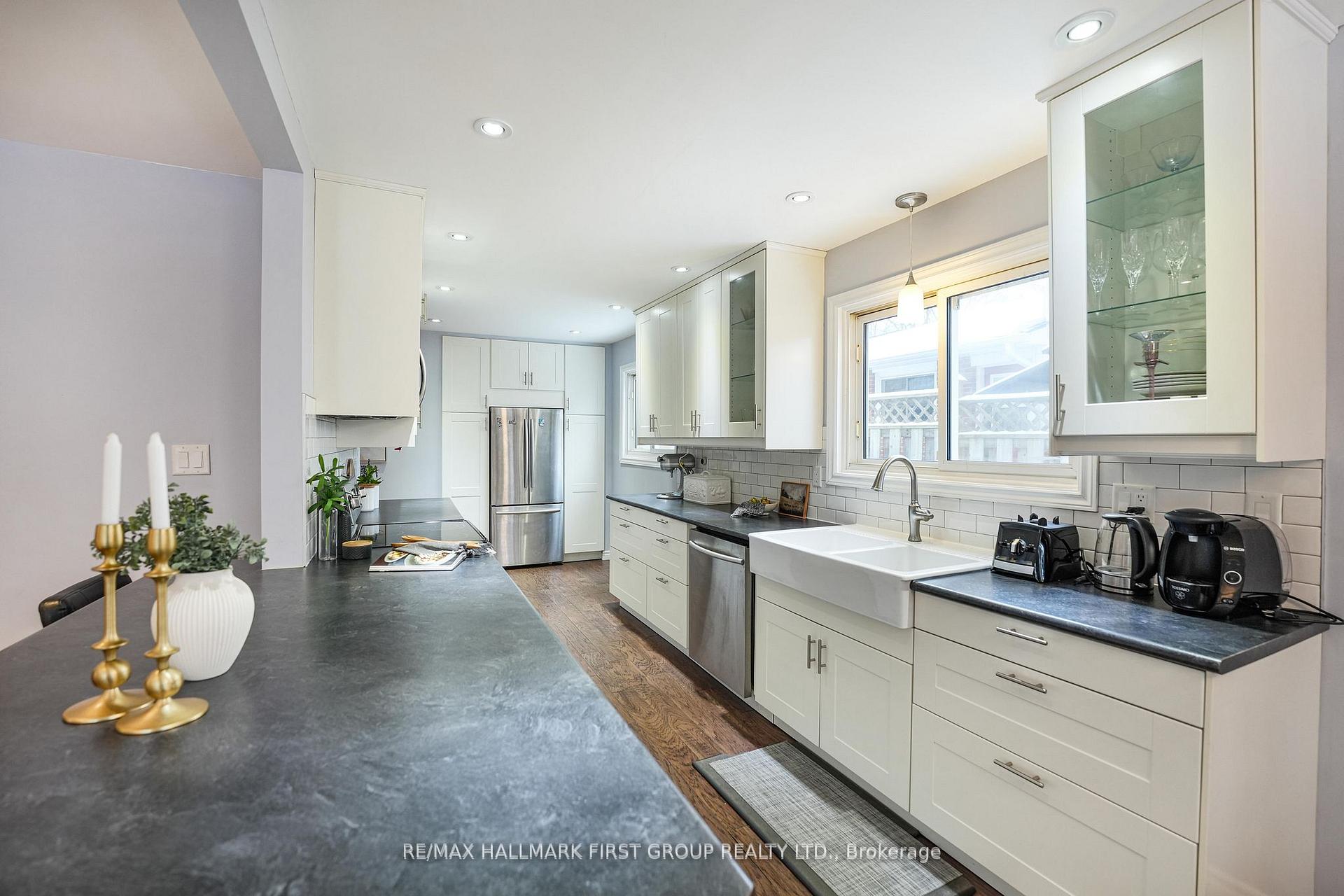 Photo 7 of 566 Berwick Crescent, Oshawa, McLaughlin — HOMEH