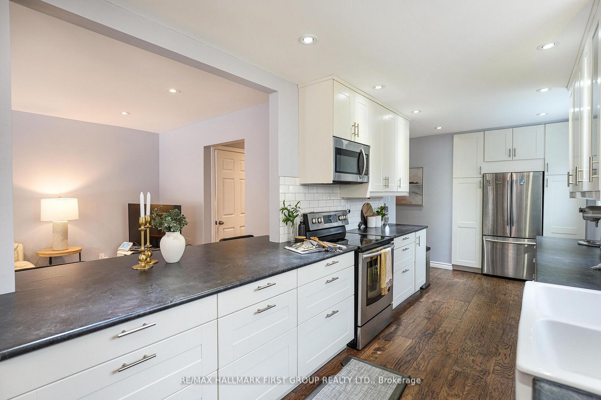 Photo 8 of 566 Berwick Crescent, Oshawa, McLaughlin — HOMEH
