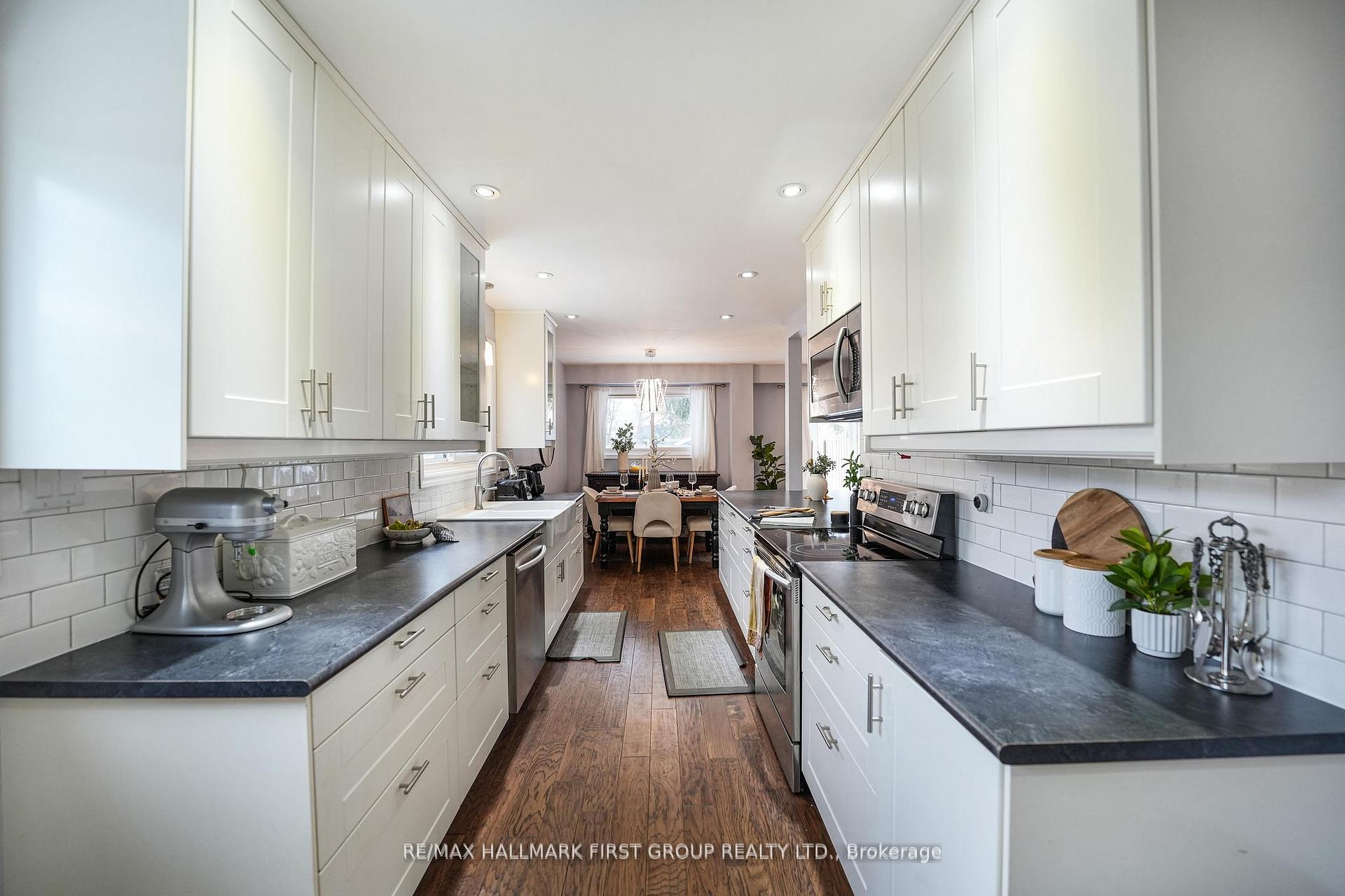 Photo 9 of 566 Berwick Crescent, Oshawa, McLaughlin — HOMEH