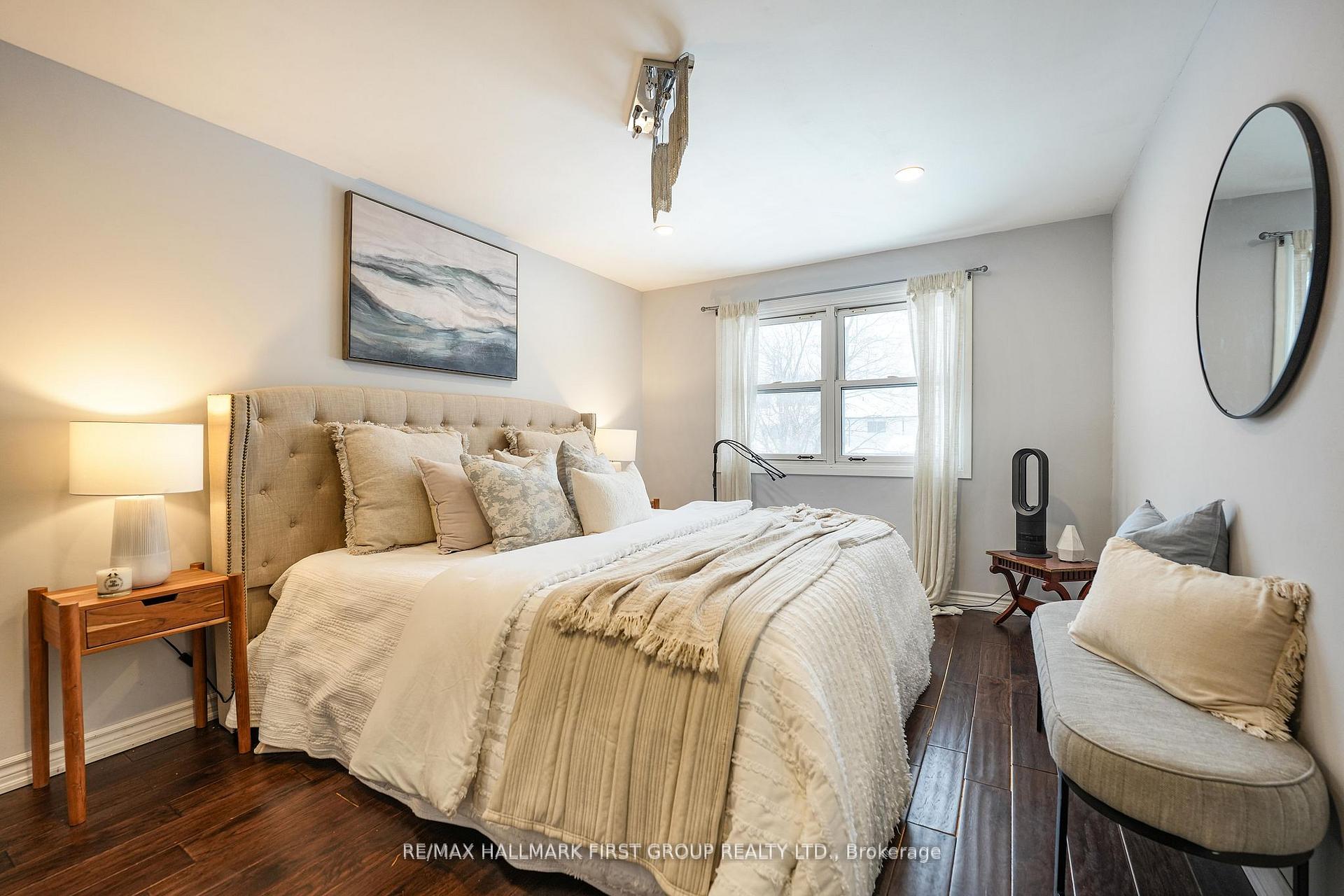Photo 10 of 566 Berwick Crescent, Oshawa, McLaughlin — HOMEH
