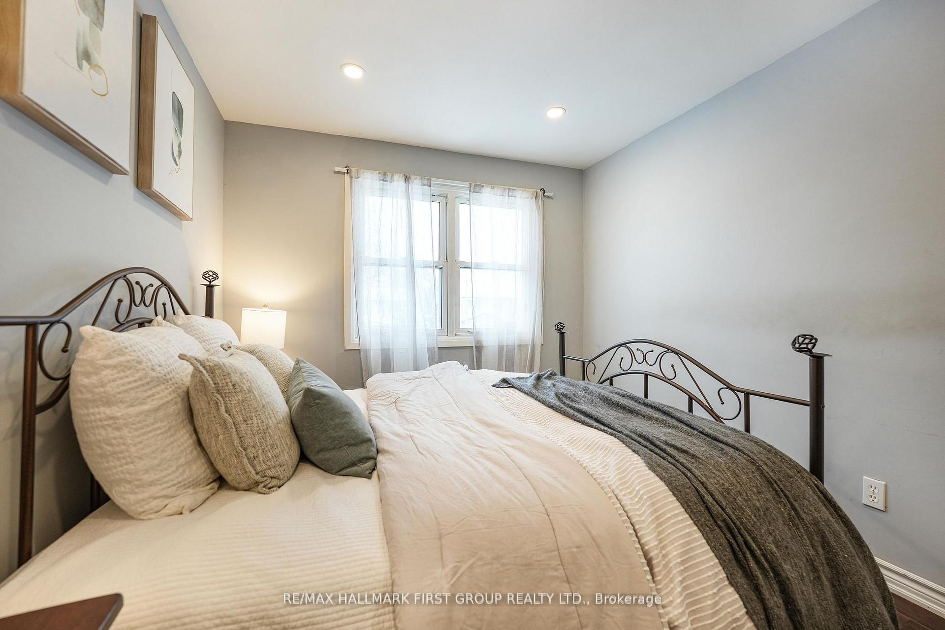 Photo 14 of 566 Berwick Crescent, Oshawa, McLaughlin — HOMEH