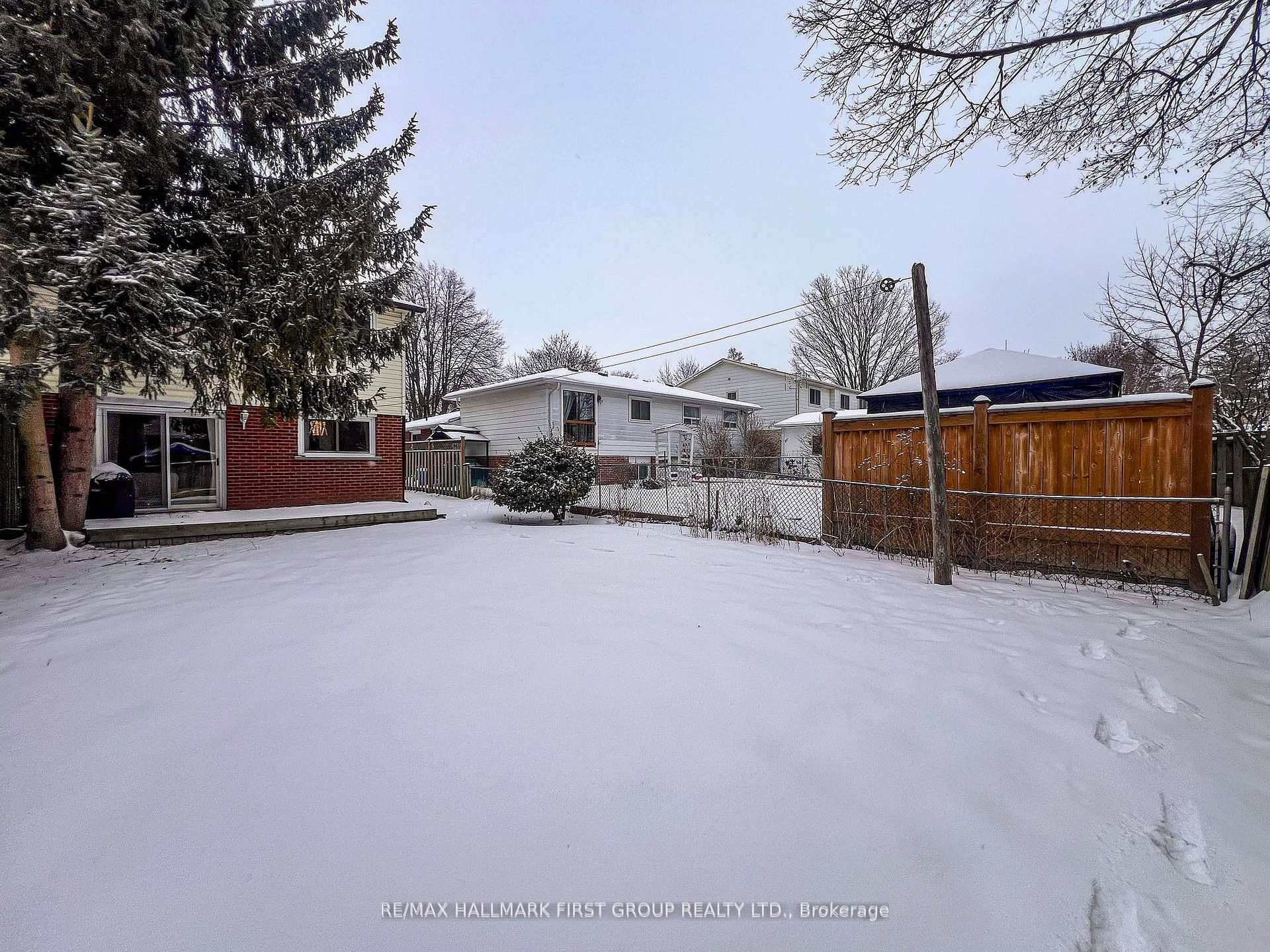 Photo 24 of 566 Berwick Crescent, Oshawa, McLaughlin — HOMEH