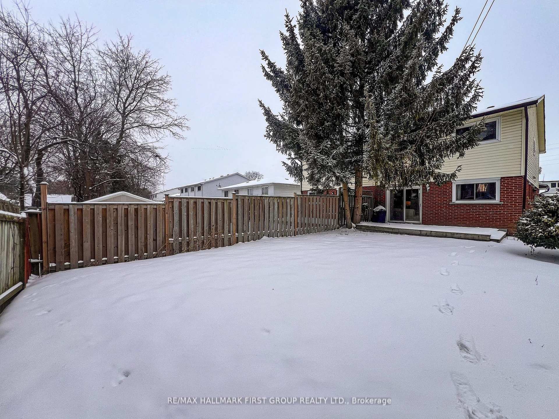 Photo 25 of 566 Berwick Crescent, Oshawa, McLaughlin — HOMEH