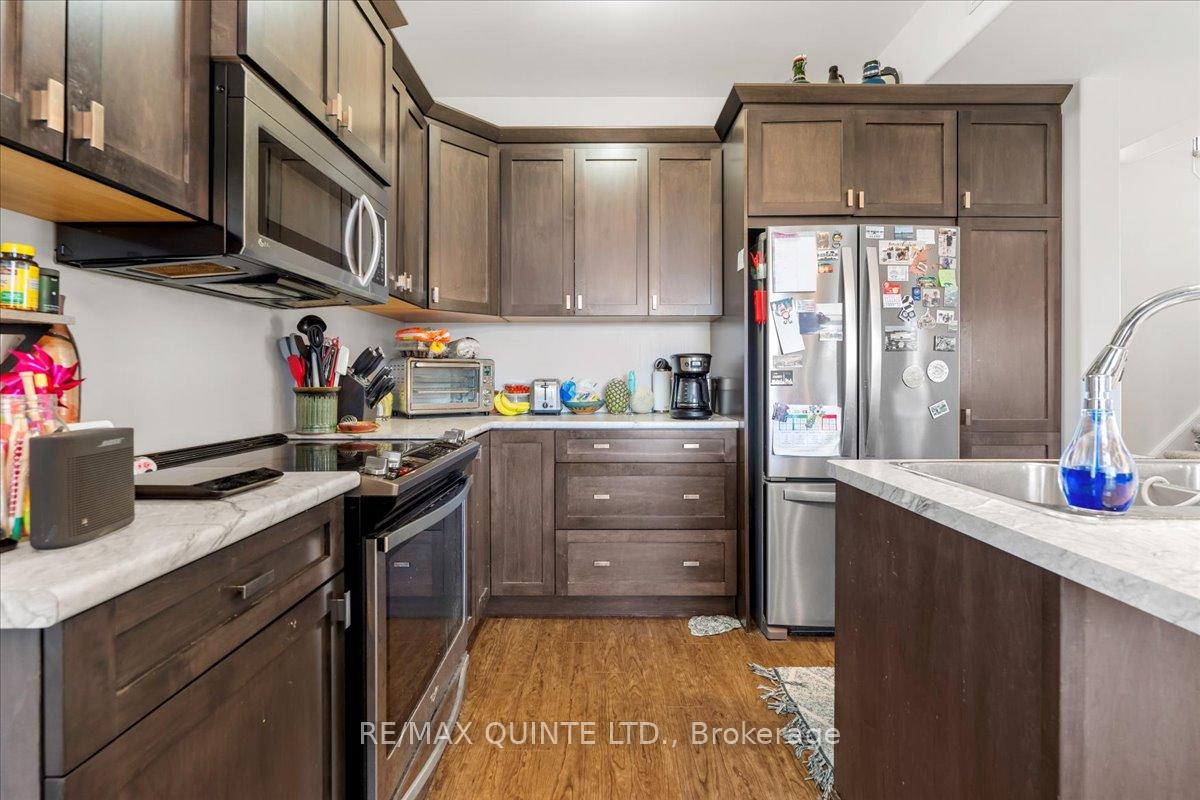 Photo 6 of 75 Glenview Crescent, Belleville, Belleville Ward — HOMEH