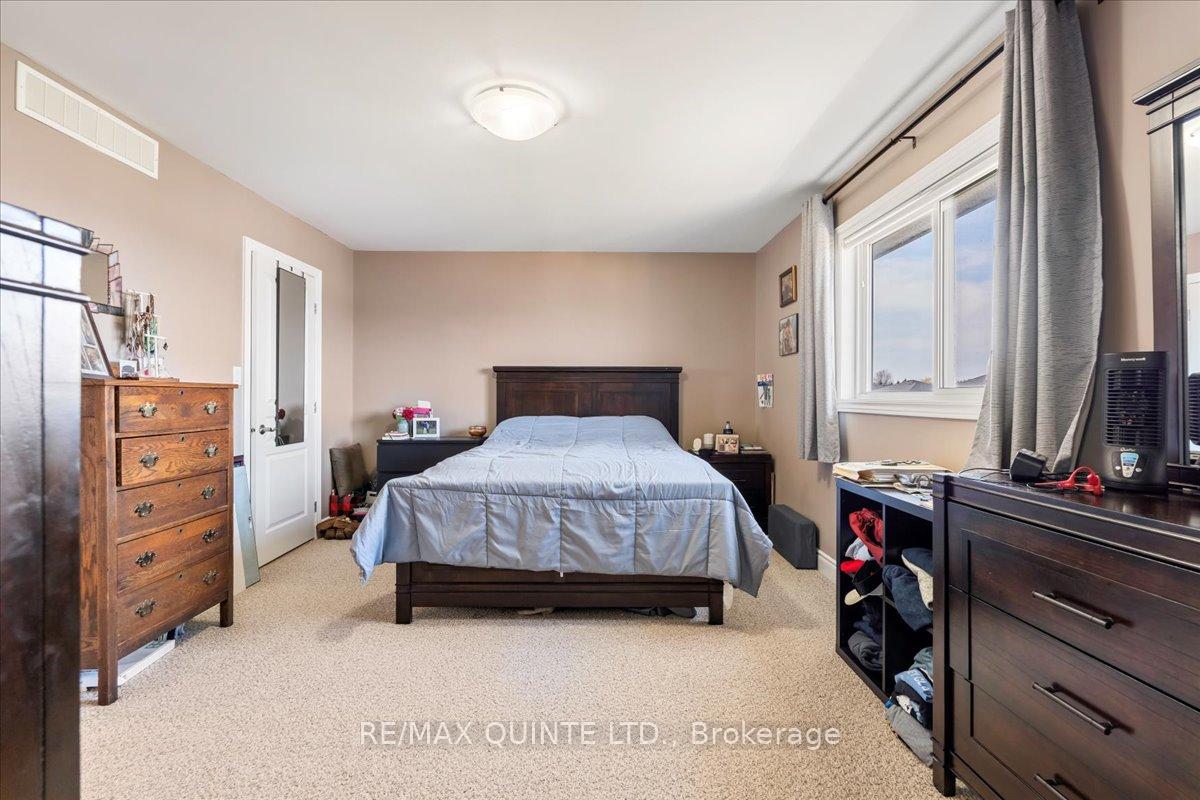 Photo 11 of 75 Glenview Crescent, Belleville, Belleville Ward — HOMEH