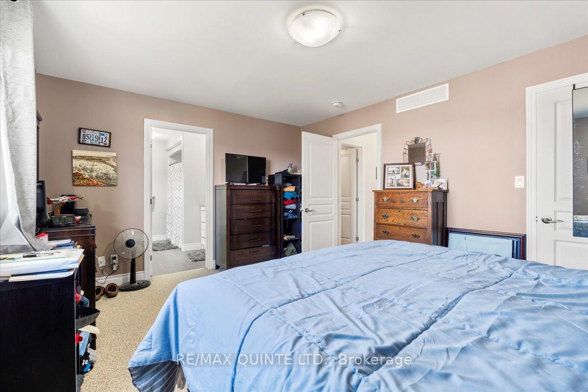 Photo 12 of 75 Glenview Crescent, Belleville, Belleville Ward — HOMEH