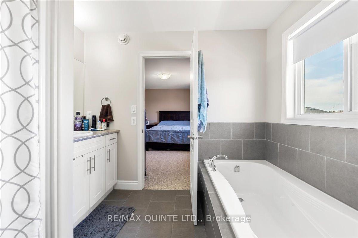 Photo 13 of 75 Glenview Crescent, Belleville, Belleville Ward — HOMEH