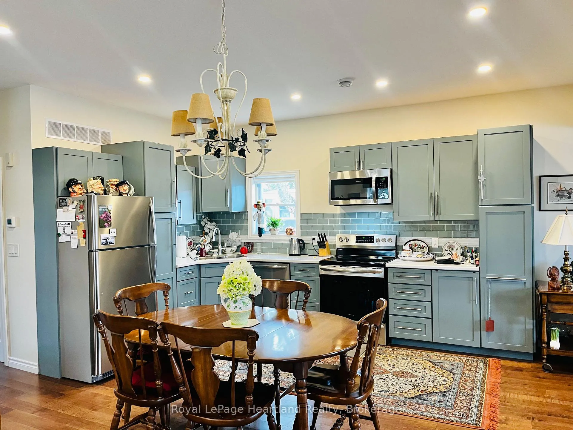 Photo 3 of 9 Velma Street, Strathroy-Caradoc, SW — HOMEH