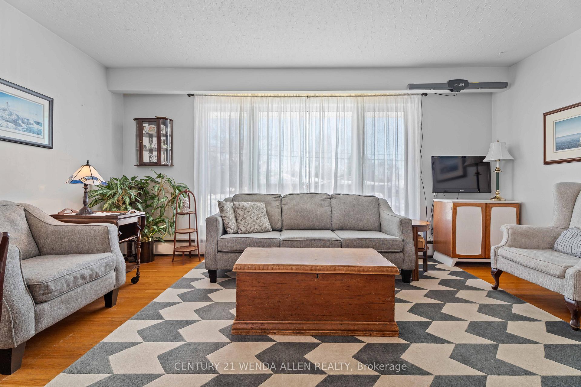 Photo 9 of 560 Central Park Boulevard N, Oshawa, O'Neill — HOMEH