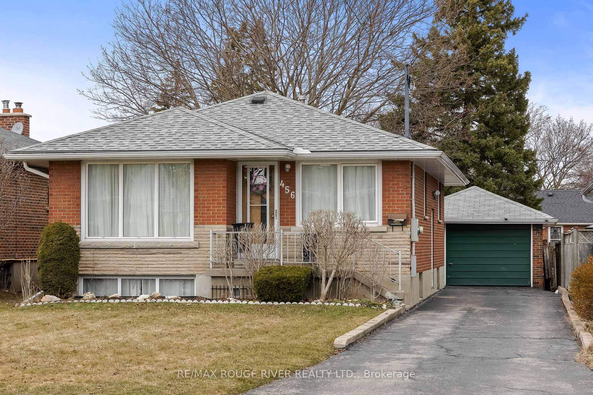Photo 2 of 456 Miller Avenue, Oshawa, McLaughlin — HOMEH