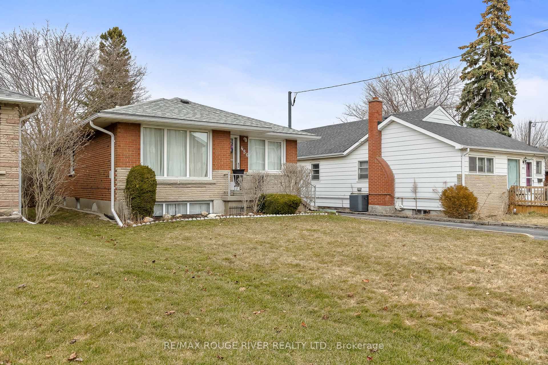 Photo 3 of 456 Miller Avenue, Oshawa, McLaughlin — HOMEH