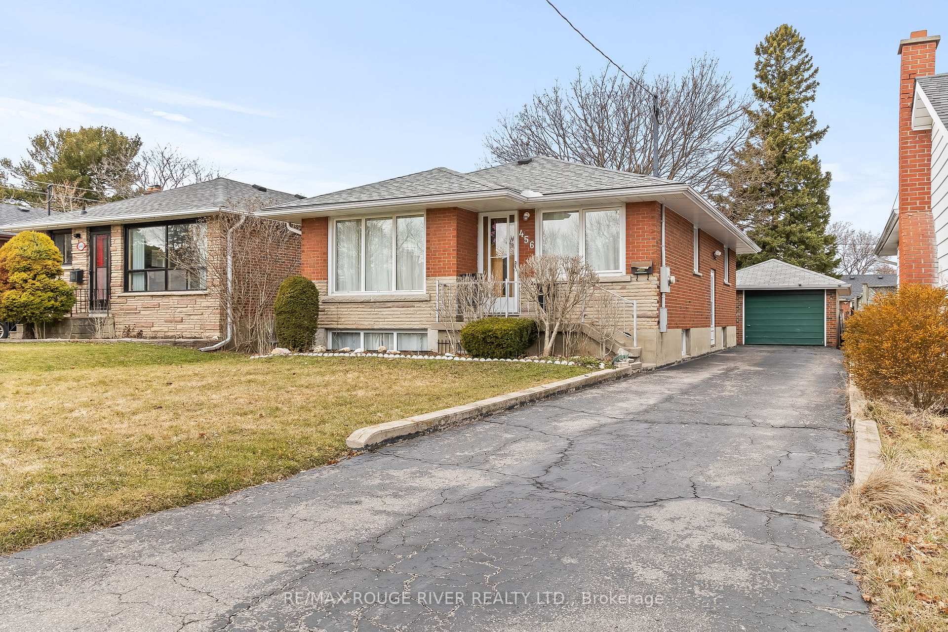 Photo 4 of 456 Miller Avenue, Oshawa, McLaughlin — HOMEH