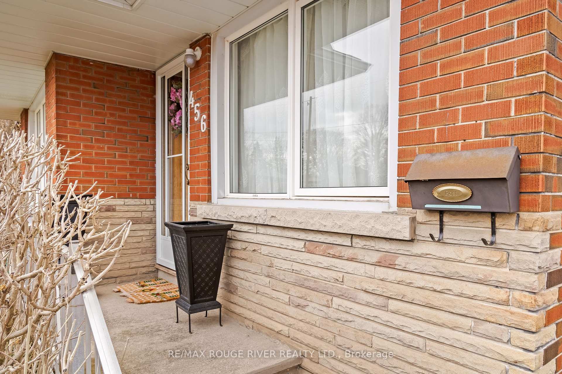 Photo 5 of 456 Miller Avenue, Oshawa, McLaughlin — HOMEH