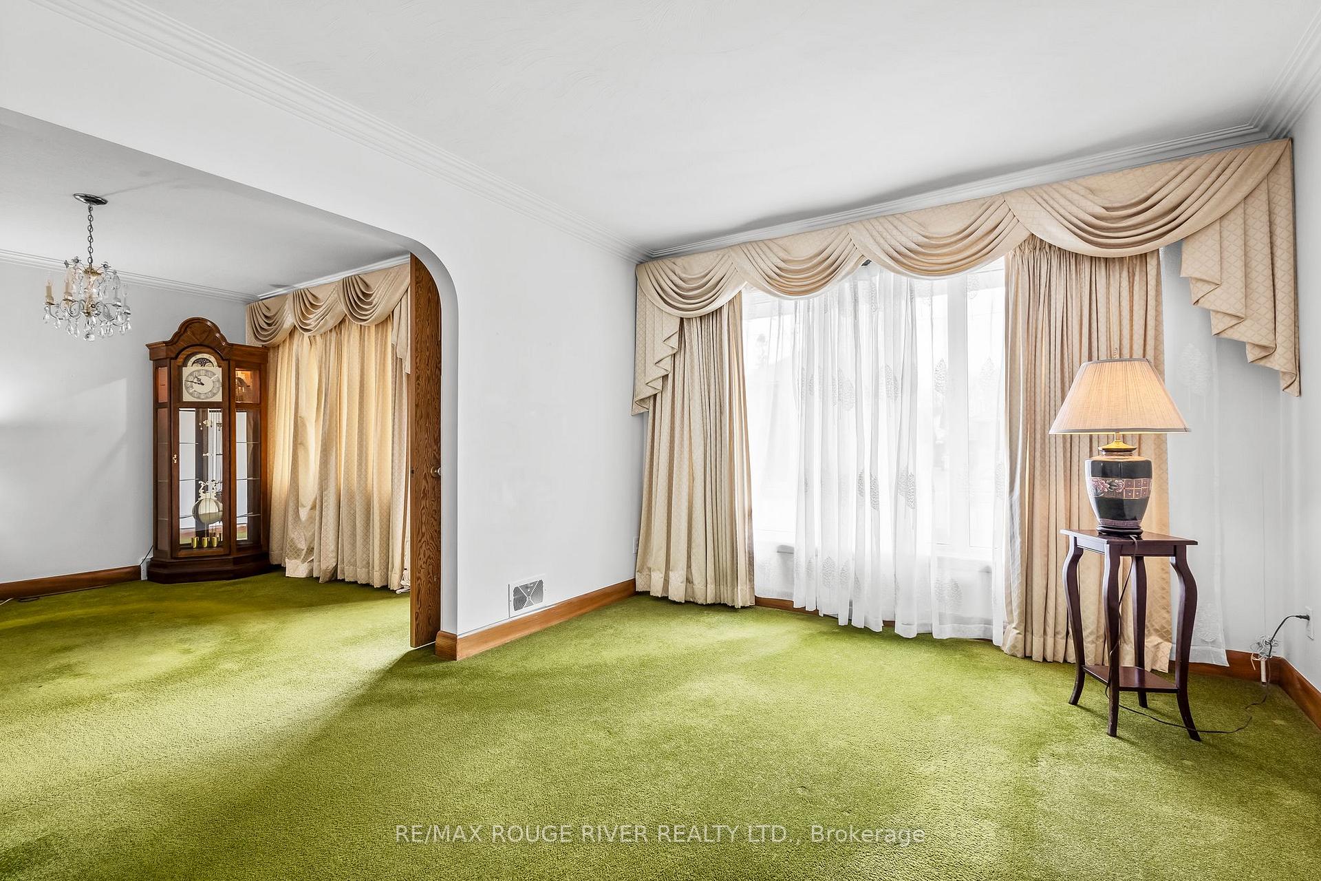 Photo 9 of 456 Miller Avenue, Oshawa, McLaughlin — HOMEH