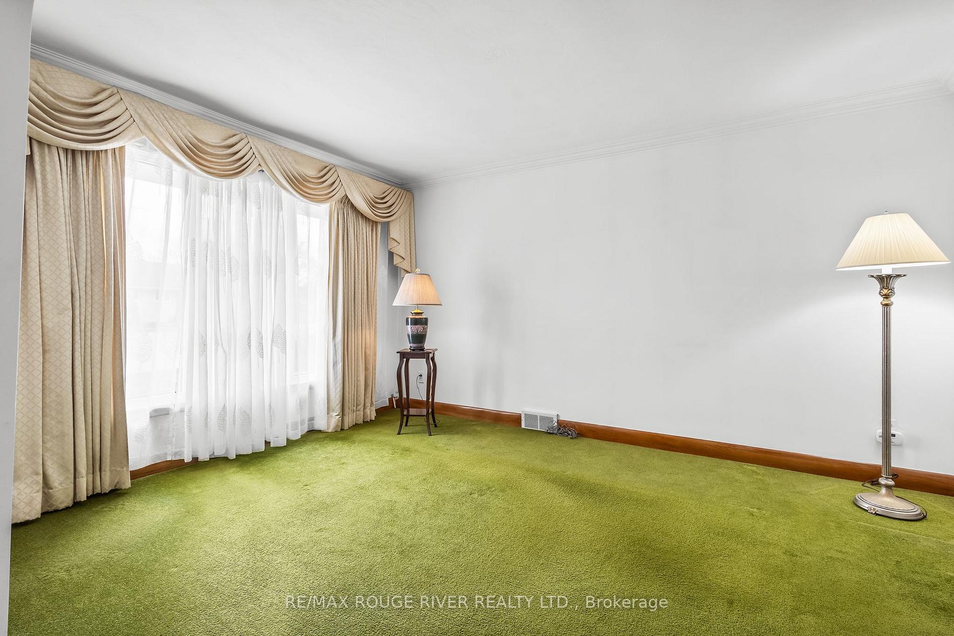 Photo 10 of 456 Miller Avenue, Oshawa, McLaughlin — HOMEH