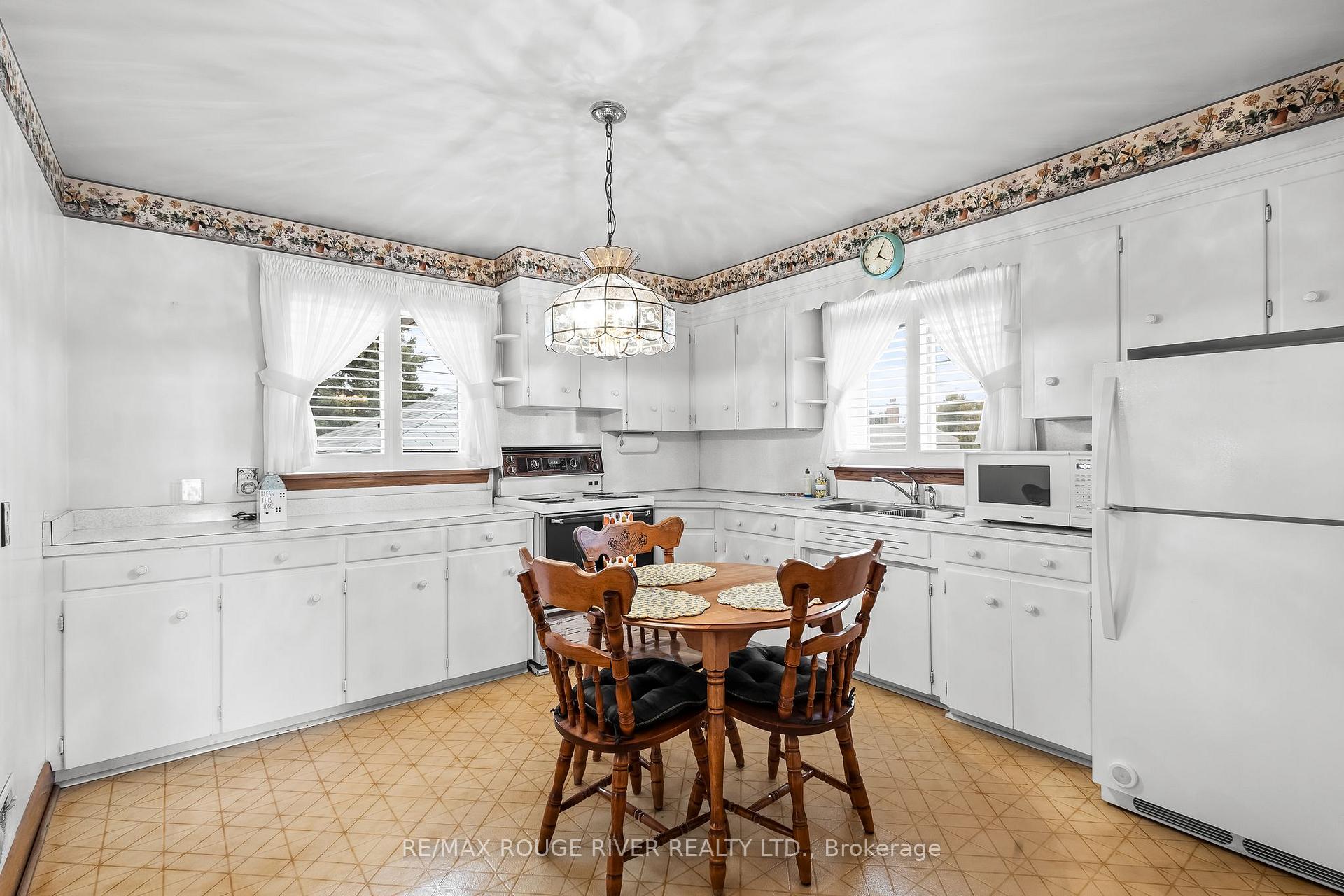 Photo 12 of 456 Miller Avenue, Oshawa, McLaughlin — HOMEH