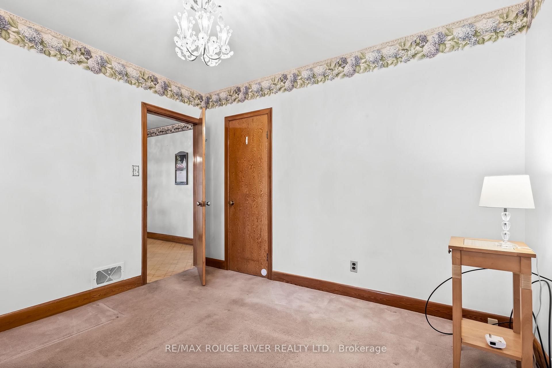Photo 16 of 456 Miller Avenue, Oshawa, McLaughlin — HOMEH