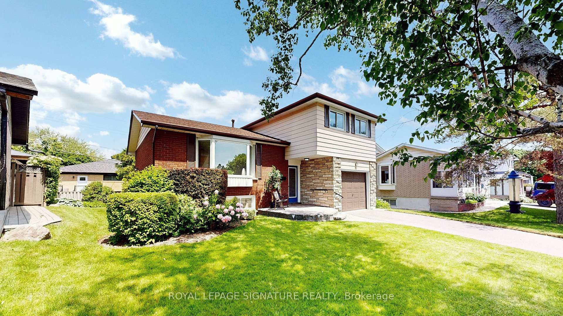 Photo 3 of 10 O'Dell Court, Ajax, South East — HOMEH