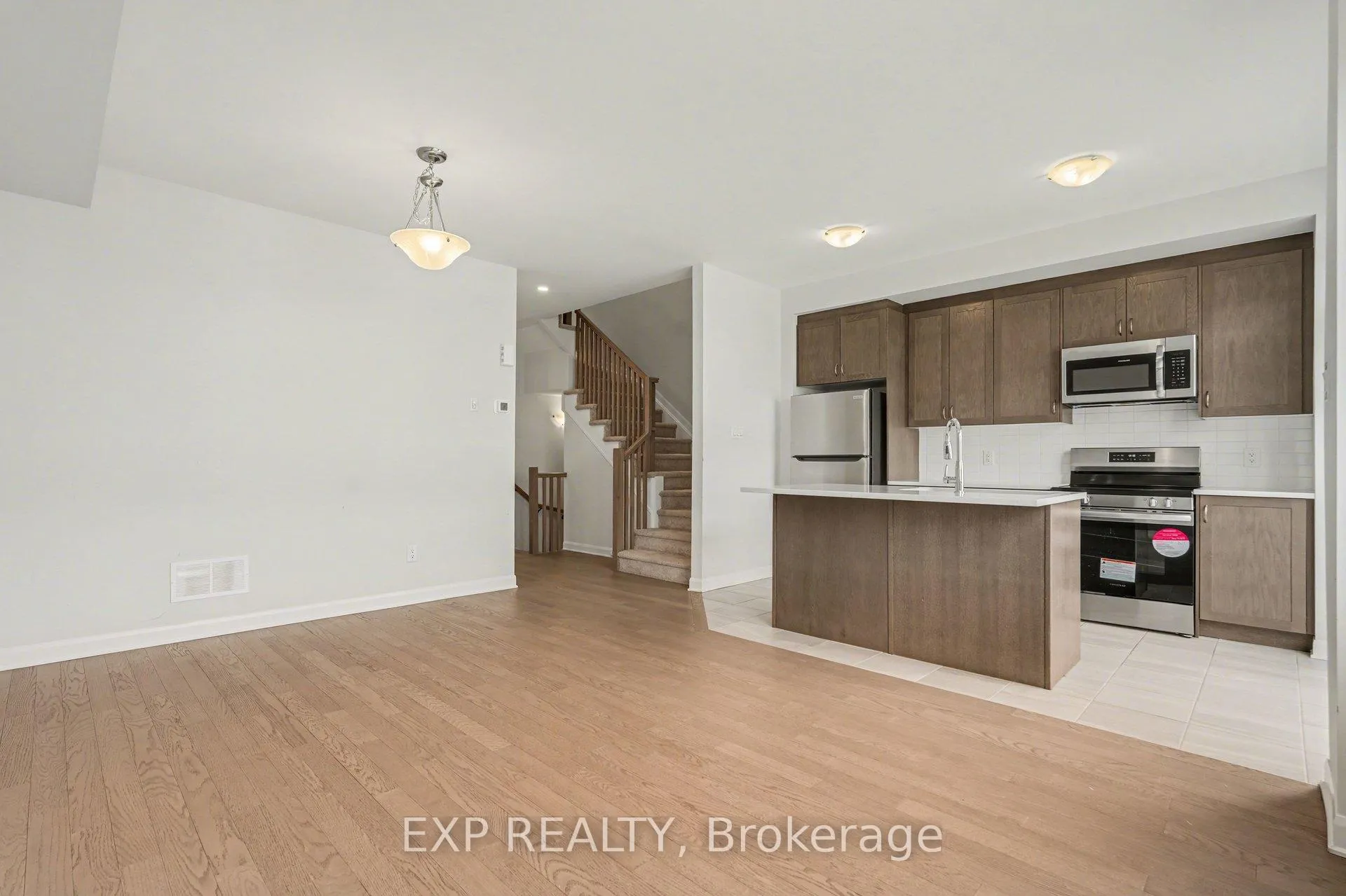 Photo 5 of 98 Osler Street, Ottawa, Kanata - Morgan's Grant/South March — HOMEH