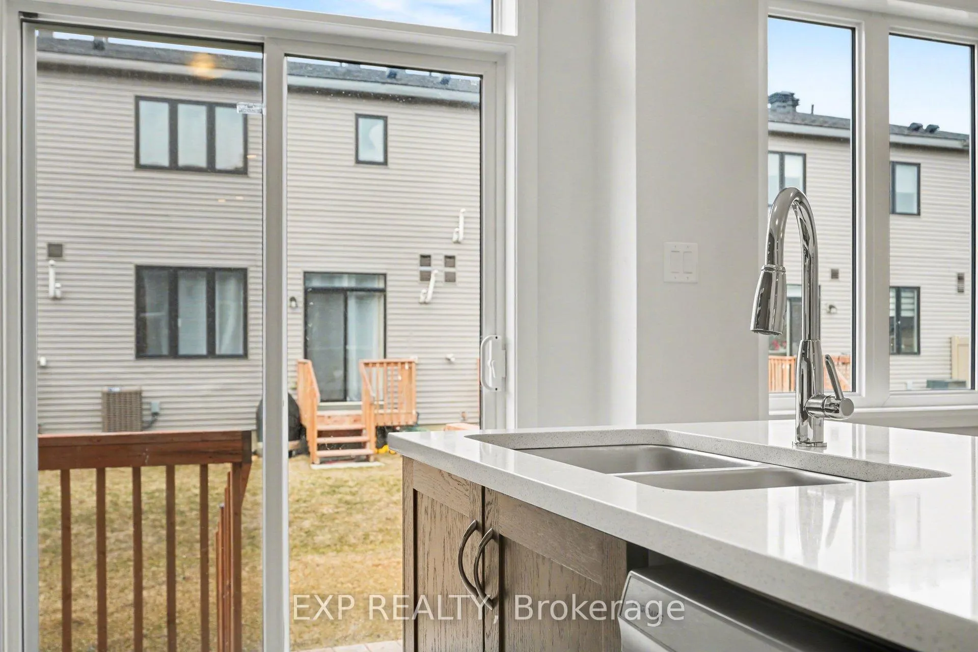Photo 13 of 98 Osler Street, Ottawa, Kanata - Morgan's Grant/South March — HOMEH